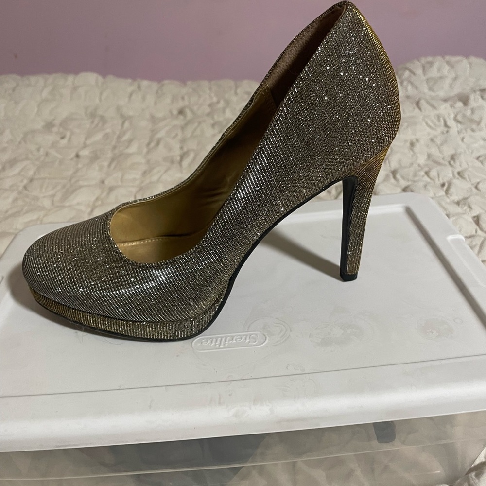 Sparkly silver and gold, closed toed heels!